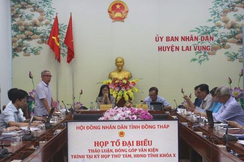 Tổ đại biểu Hội đồng nhân dân tỉnh đơn vị huyện Lai Vung thảo luận trước kỳ họp