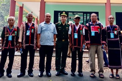 Điểm tựa của bản làng