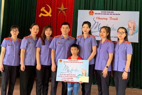 Nhận đỡ đầu trẻ mồ côi