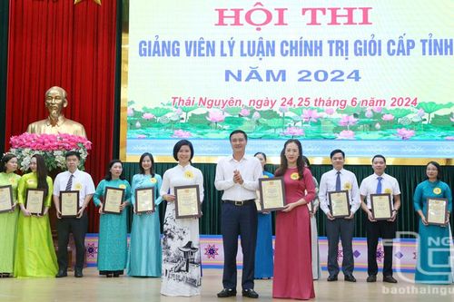 Bế mạc, trao giải Hội thi giảng viên lý luận chính trị giỏi cấp tỉnh