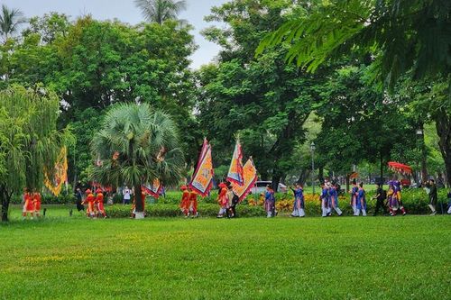 Tri ân chúa Nguyễn Phúc Khoát - người có công định chế áo dài Việt Nam
