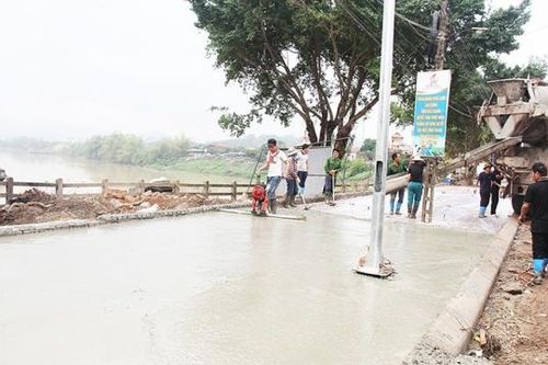 Lục Ngạn (Bắc Giang): Nỗ lực trên các công trường xây dựng