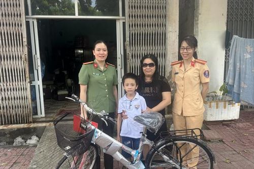 Những nữ cán bộ Công an nhiệt huyết, trách nhiệm trong công việc