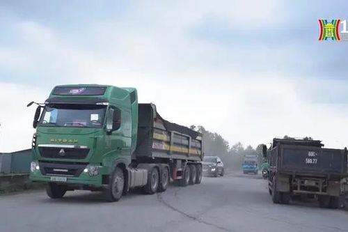 Thi công đường đê hữu Đáy gây mất an toàn giao thông