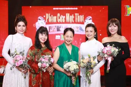 Hàng loạt nghệ sĩ xúc động với 'Phim của một thời'