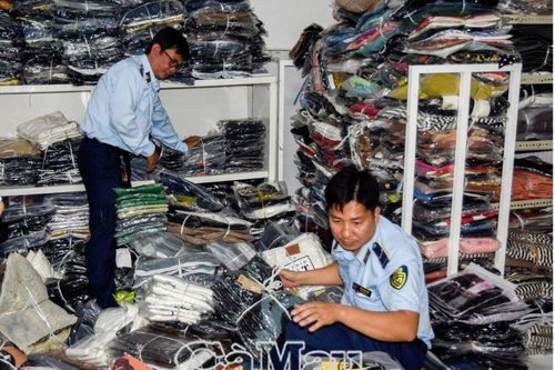 Phát hiện một lượng lớn hàng hóa không rõ nguồn gốc