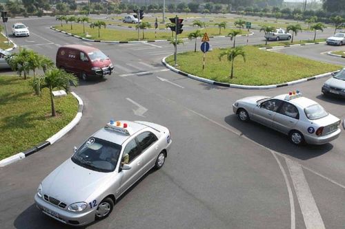 Dạy lái xe gồm những nội dung gì?