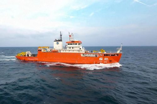 Trung Quốc đón thêm tàu có khả năng phá băng dày 1m
