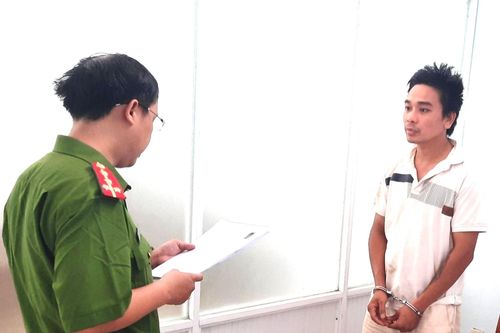 Bắt 'cò đất' làm giả sổ đỏ lừa đảo chiếm đoạt tiền tỷ