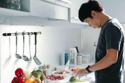 Cuộc ngoại tình của ông chồng nội trợ