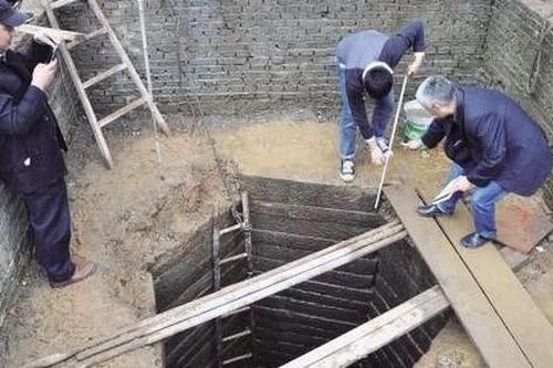 Nghi ngờ giếng cổ 1.500 năm tuổi chứa kho báu, chuyên gia dùng máy bơm hút cạn nước, trục vớt suốt 12 ngày đêm