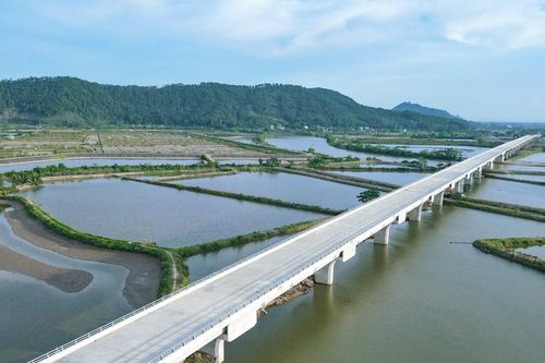 Ngắm cây cầu cạn dài nhất Thanh Hóa
