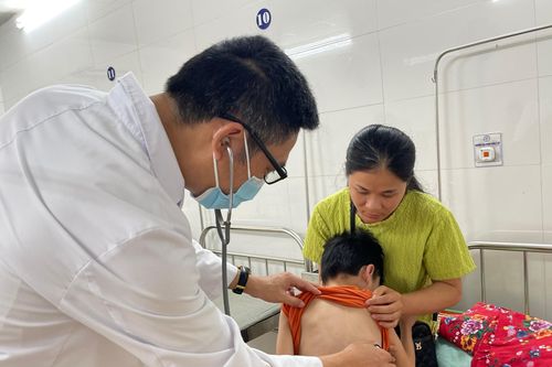 Bị đau tức ngực, bé trai bất ngờ được phát hiện mắc sán lá phổi
