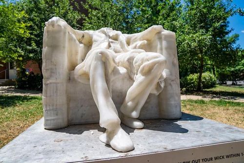 Tượng sáp cố Tổng thống Mỹ Abraham Lincoln tan chảy vì nắng nóng