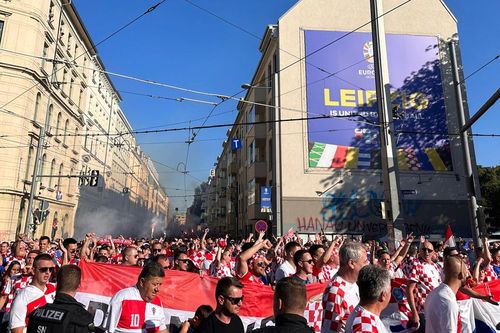 EURO trên từng cây số: Như một trò đùa của số phận