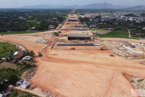 Quảng Ngãi hoàn tất giải phóng mặt bằng tuyến chính cao tốc Quảng Ngãi-Hoài Nhơn