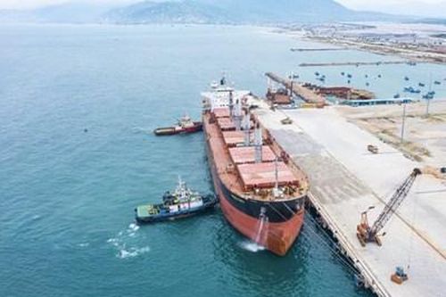 Tỉnh Ninh Thuận lần đầu tiên đón tàu quốc tế tải trọng 50.000 tấn