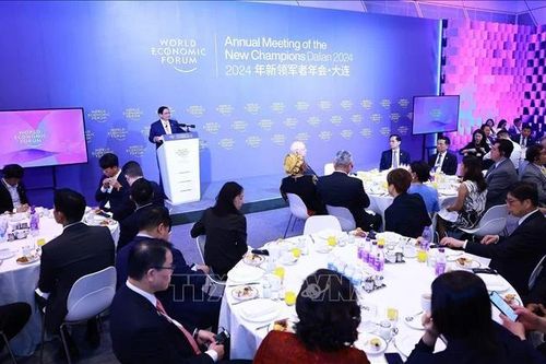 Thủ tướng Phạm Minh Chính đối thoại với các tập đoàn lớn của WEF