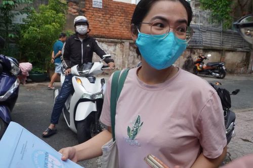 Xếp hàng xin học tại TPHCM: Cần tìm giải pháp tuyển sinh phù hợp