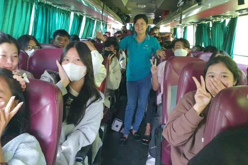 Học sinh vùng Đất Mũi 'khăn gói' lên đường đi thi