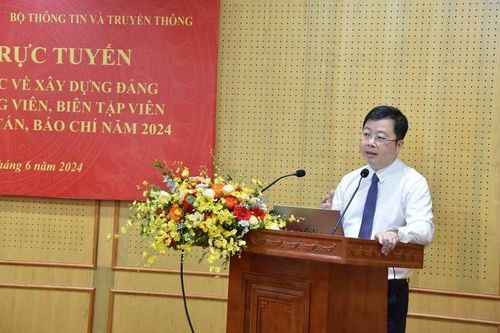 Cần đấu tranh bóc gỡ thông tin xấu độc trên không gian mạng