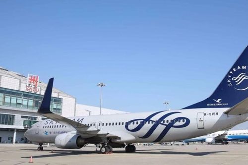 Cảnh báo rủi ro an ninh từ cửa sổ mở trên máy bay tại các sân bay dùng kép