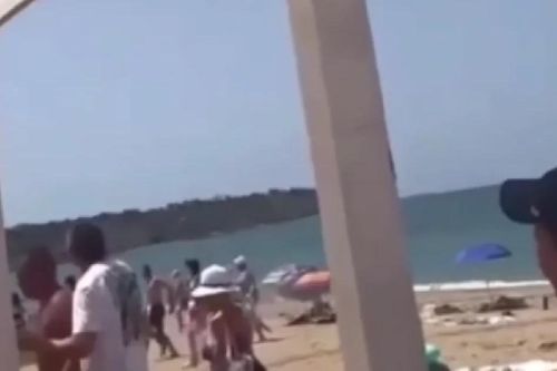 Bom chùm phát nổ trên bãi biển đông người ở bán đảo Crimea