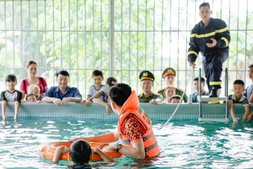 Lớp học của những 'thầy giáo áo xanh' giúp trẻ tránh đuối nước