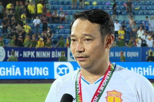 Giúp Nam Định vô địch V.League, HLV Vũ Hồng Việt chia sẻ mục tiêu tiếp theo