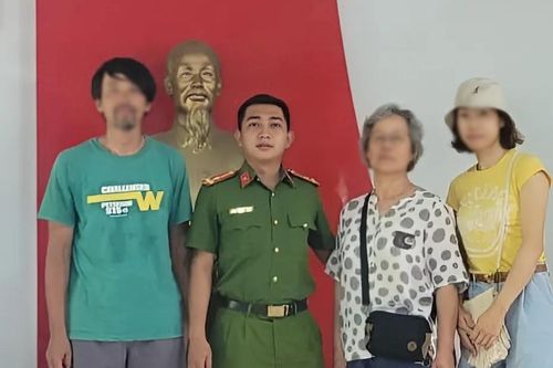 Công an hỗ trợ du khách Hàn Quốc tham quan Hội An nhưng lạc đường đến miền núi