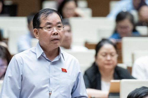 Tăng lương để công chức yên tâm về thu nhập là cách chống tham nhũng từ đầu