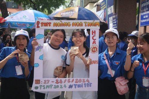 Tp.HCM: Các thí sinh thoải mái trong ngày làm thủ tục dự thi tốt nghệp