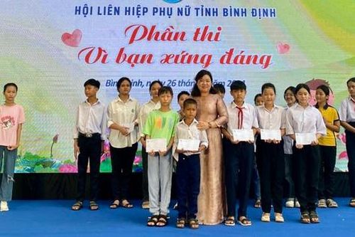 Bình Định: 15 gia đình giao lưu 'Mẹ đỡ đầu- Điểm tựa yêu thương'