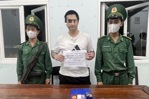 Tung tăng trên đường với ma túy giấu trong gói thuốc 555
