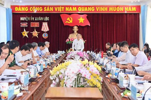 Tăng cường kỷ luật, kỷ cương: Có hạn chế phát huy dân chủ?