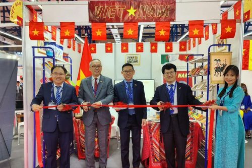 Khai trương gian hàng Việt Nam tại Hội chợ Quốc tế Algiers 2024