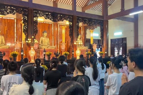Ninh Thuận: Chùa Quan Âm tổ chức đêm hoa đăng 'Ước nguyện mùa thi'