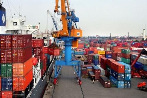 Chính sách hoàn thuế với hàng nhập khẩu buộc tái xuất