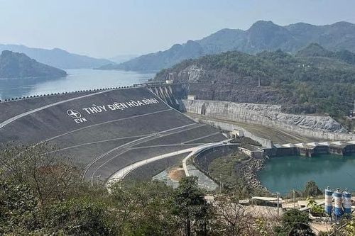 Thủy điện Hòa Bình xả lũ, không cho người dân tụ tập, quay phim, chụp ảnh tại khu vực hạ du