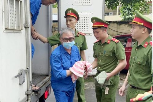 Bị cáo Đỗ Hữu Ca được giảm 3 năm tù