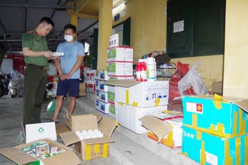 Thu giữ hơn 2.000 sản phẩm thuốc bảo vệ thực vật và phân bón không rõ nguồn gốc