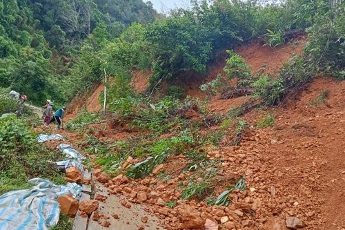 Mưa lớn gây sạt lở đất tại Bảo Lạc và Hòa An