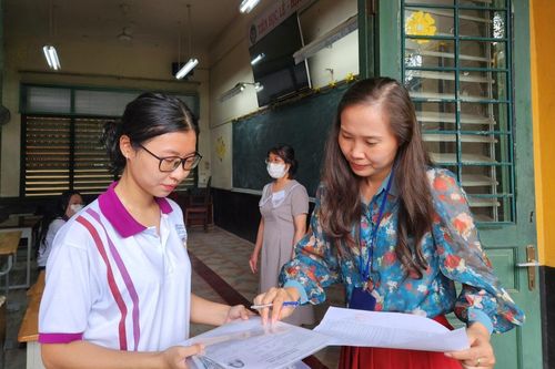 Quên căn cước công dân, giấy dự thi tốt nghiệp, thí sinh có cần quay về lấy?