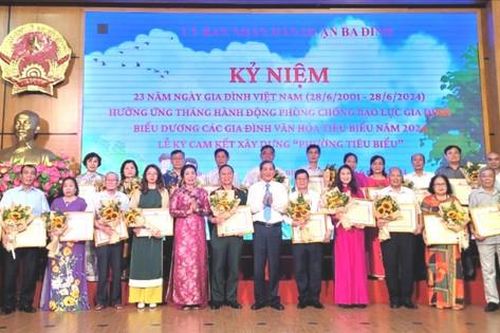 Quận Ba Đình tôn vinh 23 gia đình 'Văn hóa tiêu biểu' năm 2024