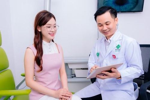 Bệnh viện Mắt Sài Gòn Vinh đạt cột mốc phẫu thuật thành công 10.000 ca khúc xạ