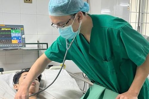 25 phút cứu thanh niên 19 tuổi đa chấn thương do tai nạn giao thông