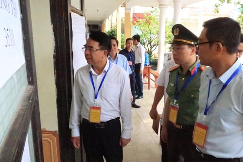 Hải Phòng: 3 thí sinh 'đặc biệt' được hỗ trợ hoàn thành môn thi đầu tiên