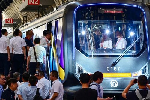 Trung Quốc ra mắt tàu làm từ sợi carbon đầu tiên trên thế giới