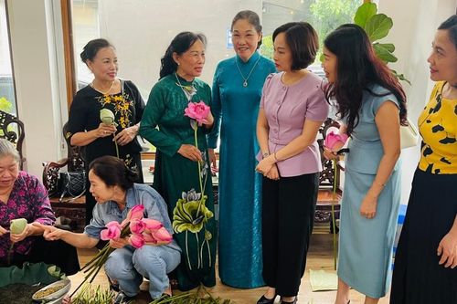 Phụ nữ Thủ đô chia sẻ kinh nghiệm về bảo tồn, phát triển nghề truyền thống
