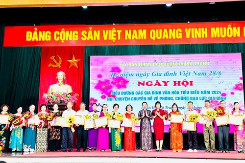Quận Hai Bà Trưng: hơn 92% hộ đăng ký đạt Gia đình văn hóa